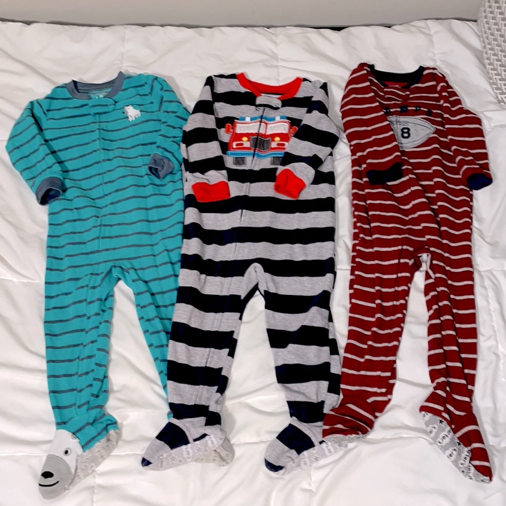 3️⃣ CARTER’S 24 months Footed Zipper Fleece Pajamas Body Suits Sleepers bundle